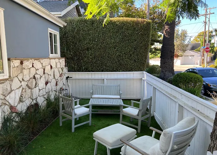 Chic Venice Beach Bungalow Steps From The Canals & Beach