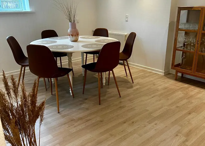 Skon Lejlighed Med Egen Terrasse Og Have Taet Pa Centrum I Skagen