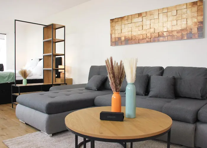 NEU! BeSSa Homes Deluxe Apartment 6 Personen Klima Garten King Size Betten