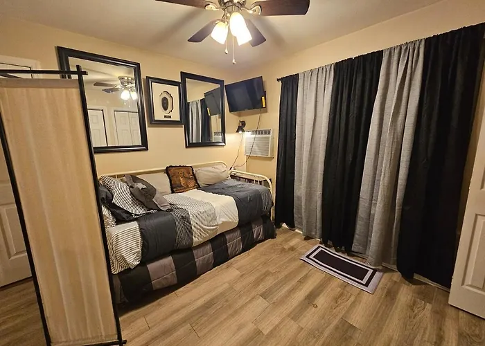 Cute Comfy Studio Prime Location