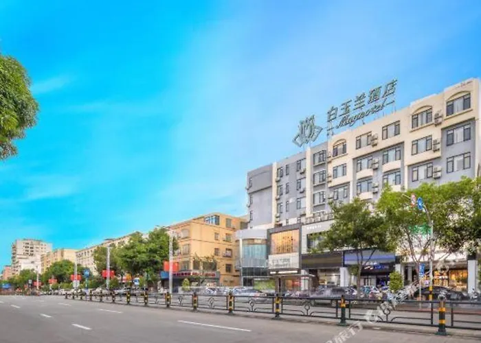 Magnotel Hotel Qionghai Wanquanhe Aihua Road