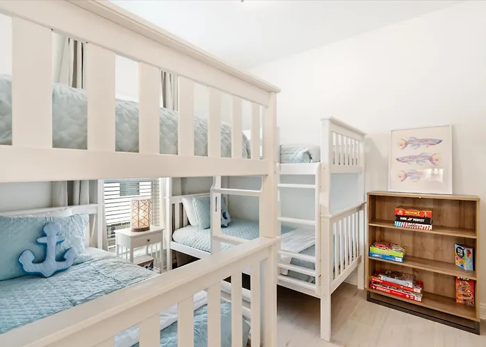 Brand New Luxury Rental On Oleander Unit H
