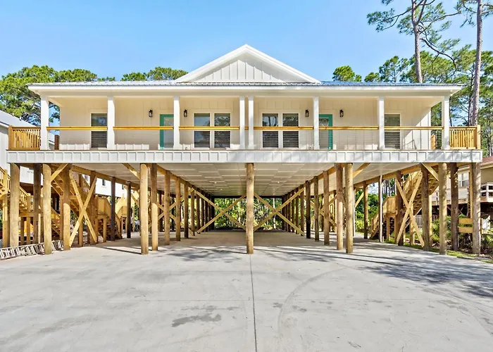 Brand New Luxury Rental On Oleander Unit H