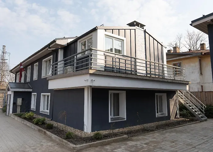 Green Garden & Private Parking Apartments With Playground