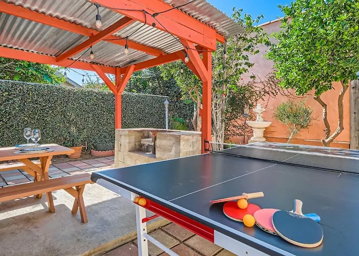 La Karaoke Fire Pit Ping-Pong Cowboy Pool