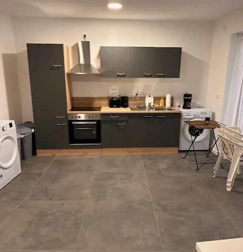 Moderne Wohnung für 3 Personen mit extra Schlafzimmer, Wohnzimmer&Balkon