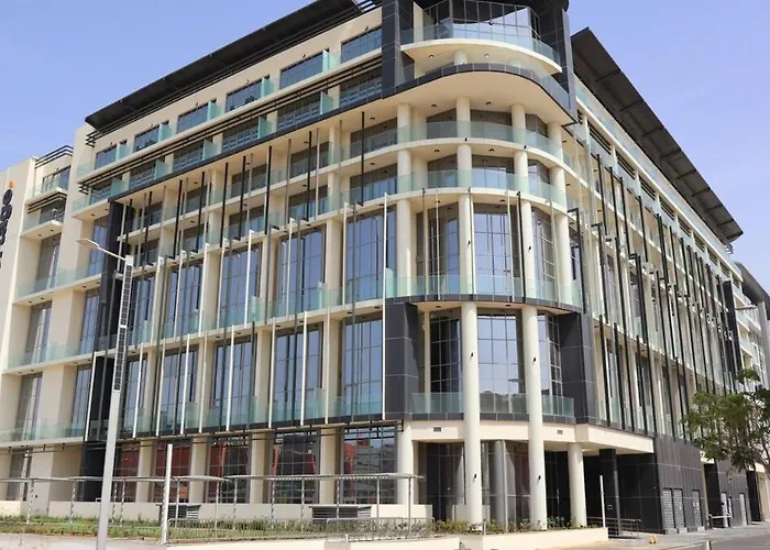 1Br Masdar City - Pool & Balcony Stay