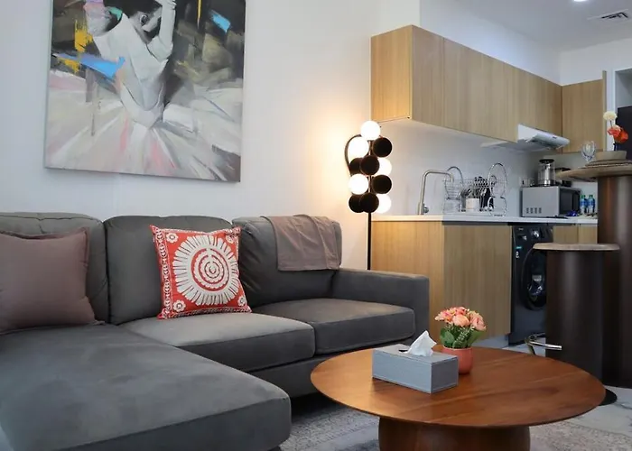 1Br Masdar City - Pool & Balcony Stay