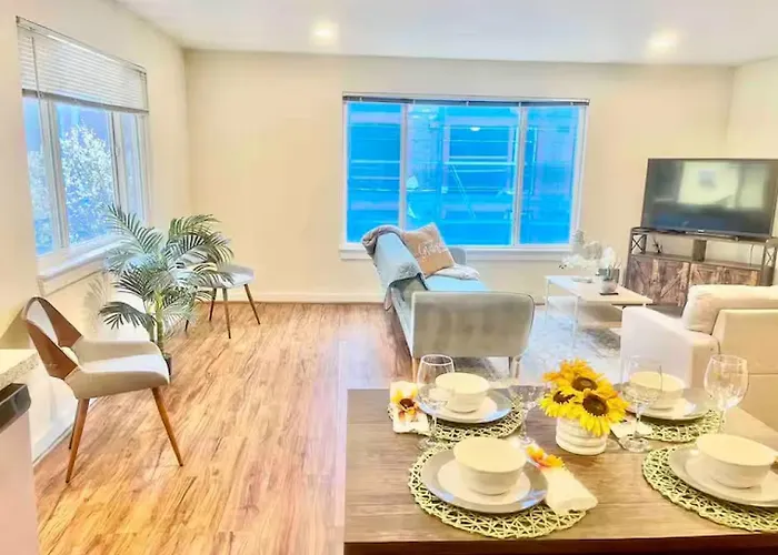 Seattle Luxury 4-Suite Retreat