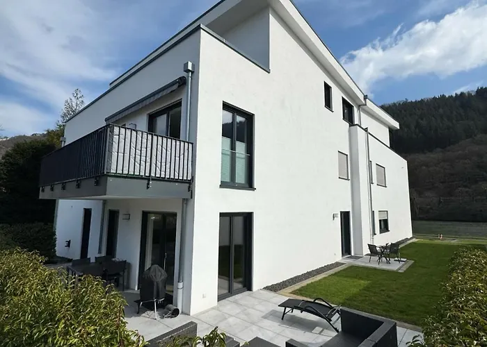 Auslese 54 -Direkt am Moselufer- Gästezimmer&Ferienwohnung
