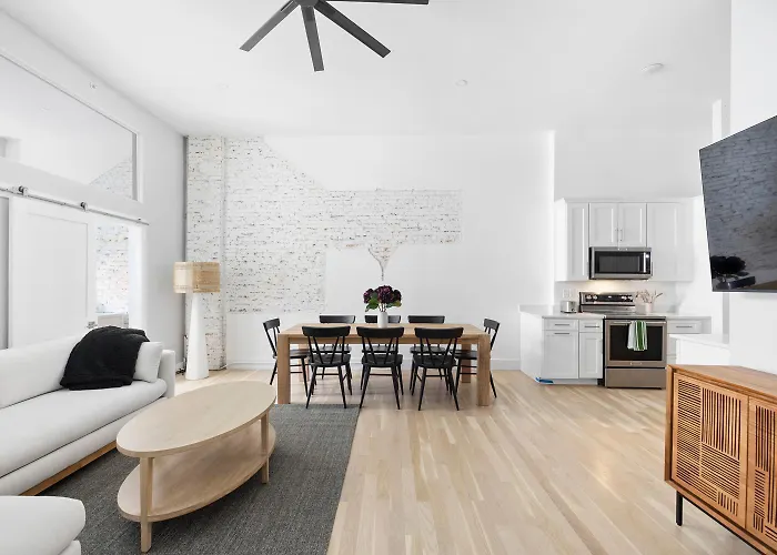 Renovated Old Port 2Br, Walk To Everything