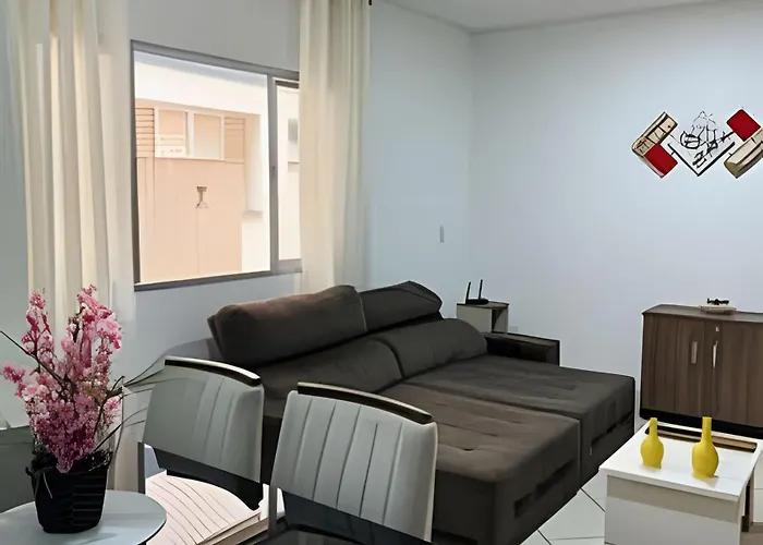 Apartamentos CENTRO, 2 e 3 quartos com ar condicionado!