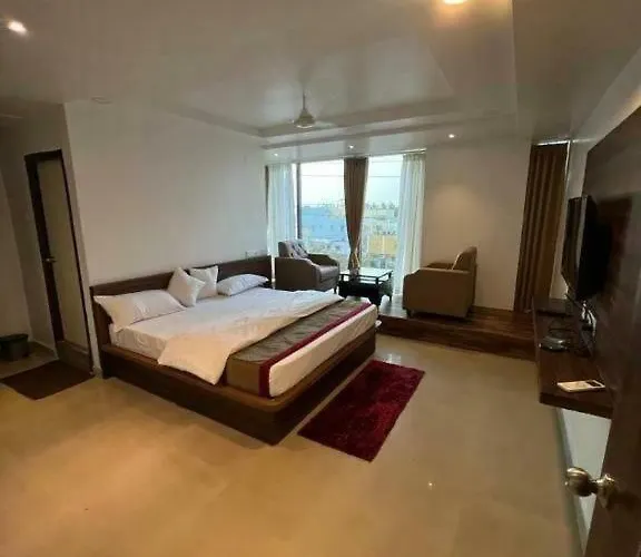 Hotel Vaishnavi Grand