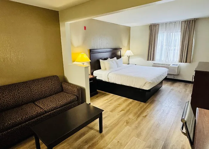 Econo Lodge Inn & Suites Monroe