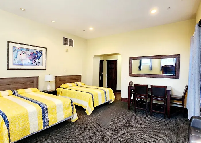 Santa Paula Inn
