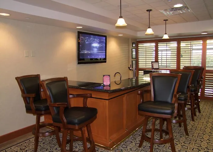 Wingate By Wyndham Peoria - Complimentary Area Shuttle