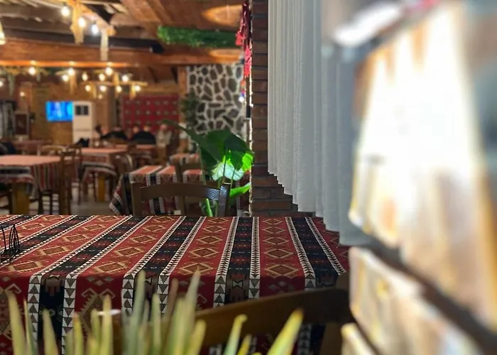 Te Bujtina Hotel- Cozy Stay With Traditional Breakfast Near Beach