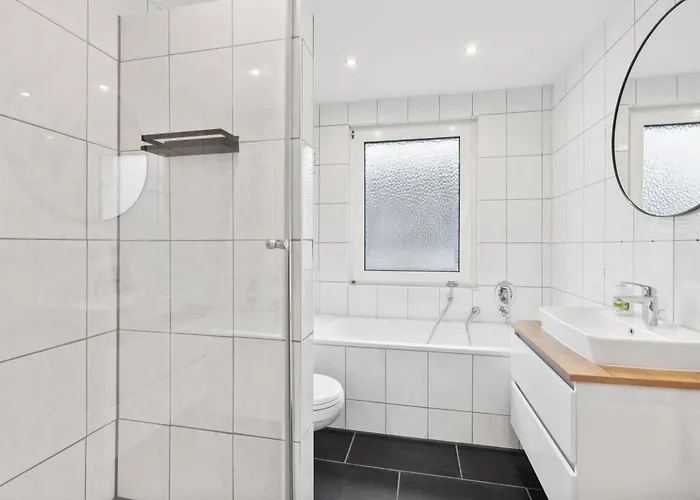 APARTMENT in Isenbüttel - 90m2, 3 Zi, 5 Einzelbetten, Free Coffee, WiFi&Parking - 24h CHECK IN