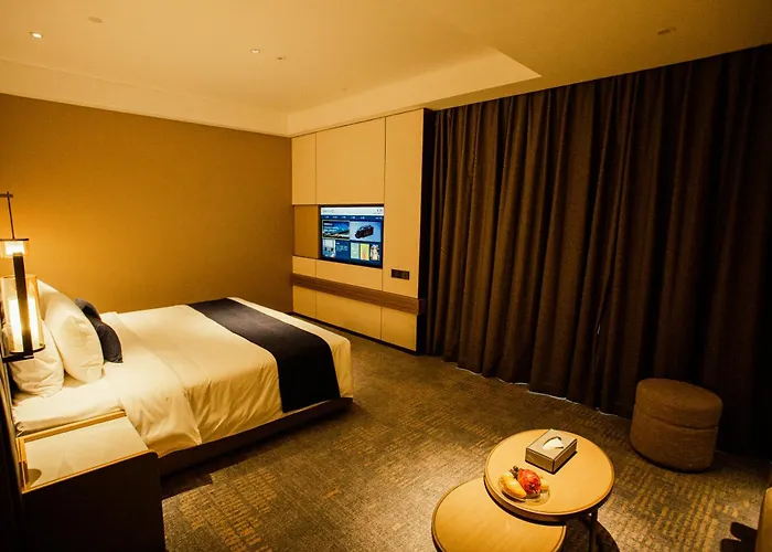 Golden Tulip Jinzhou Central Street