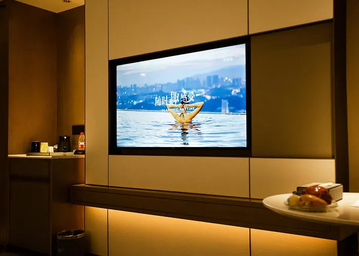 Golden Tulip Jinzhou Central Street
