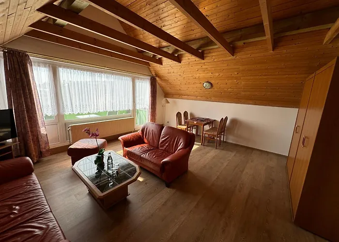 HAUS USEDOM Ferienwohnanlage mit Frühstücks-Restaurant gegenüber im Seeschlösschen