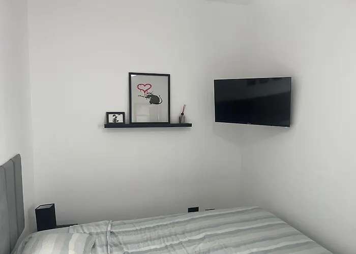 Quartos na Praia - Cozinha Compartilhada, Self Check-in, WiFi, Próximo à Praia