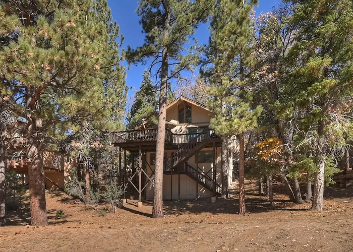 Everwood Serenity Treehouse On Sledding Hill