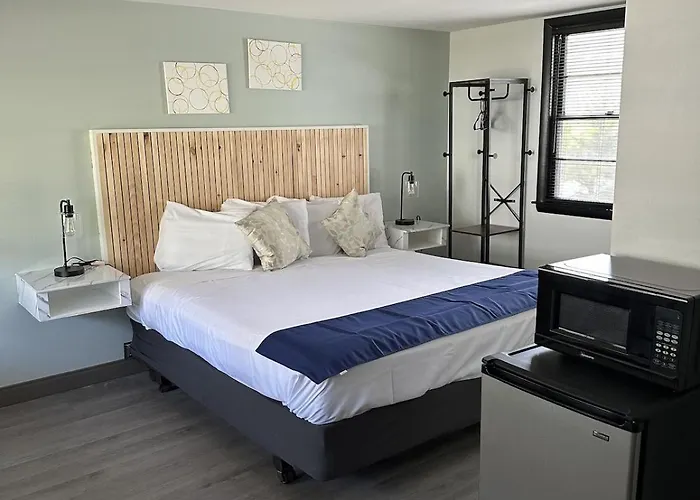 Harborside Suites
