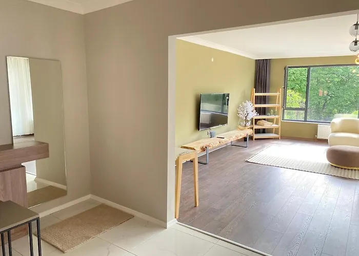 1006 Central 135 Sqm Close To Consulates