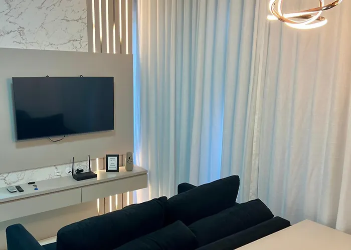 Ap completo a 900m da Oktoberfest com Piscina, Academia, Wi-Fi, Ar, Garagem e Tv no quarto