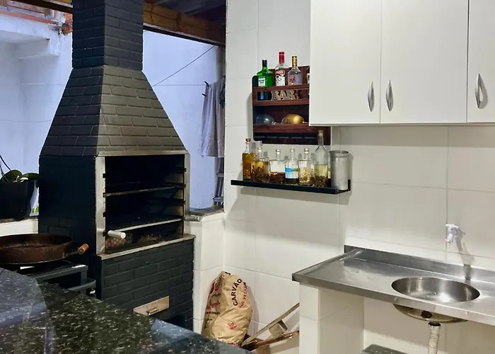 Casa com salão de festas 7km da praia