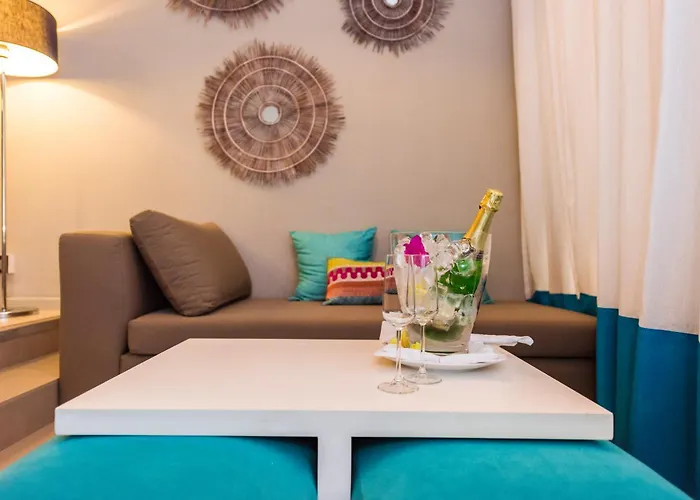 Azur Paradise Hotel & Rooftop Bar