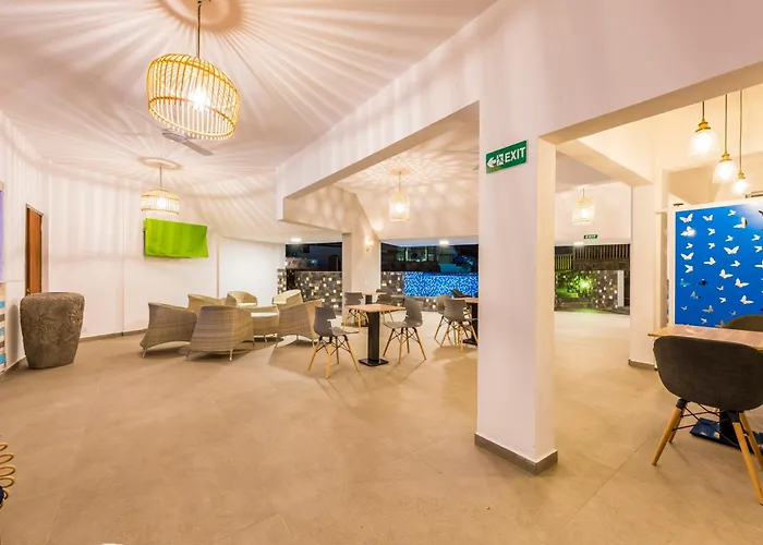 Azur Paradise Hotel & Rooftop Bar