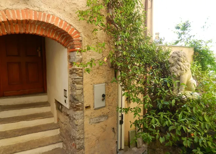 Charmantes Pfarrhaus mit Seeblick und Garten