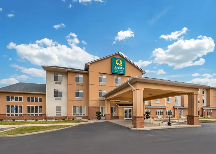 Quality Inn & Suites Near Owensboro & Holiday World Gold Award Winner
