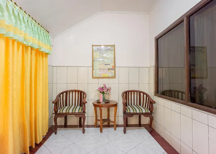 Oyo 2180 Vina Vira Hotel