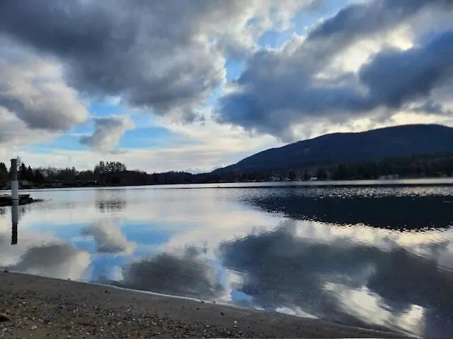 Lake Samish Cozy Getaway