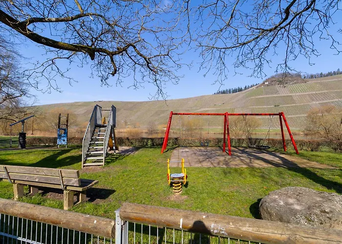 Fewomo, Mosel Maisonette, mit Terrasse&Winzerflairallee, für 6 Perfekt, für 8 geeignet
