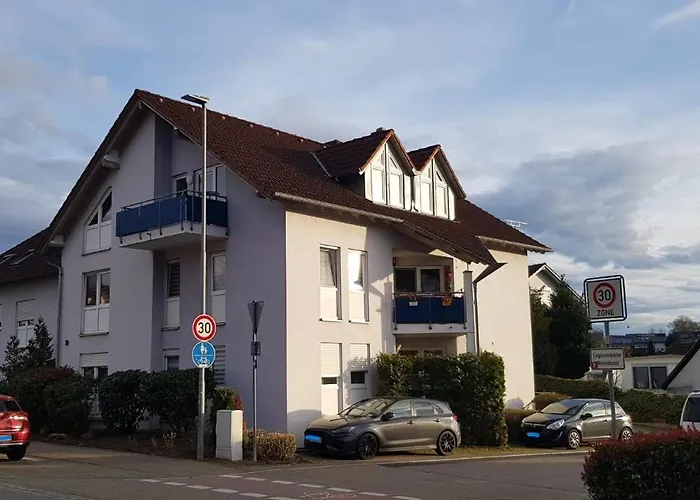 Familienfreundliche und moderne Wohnung mit Balkon