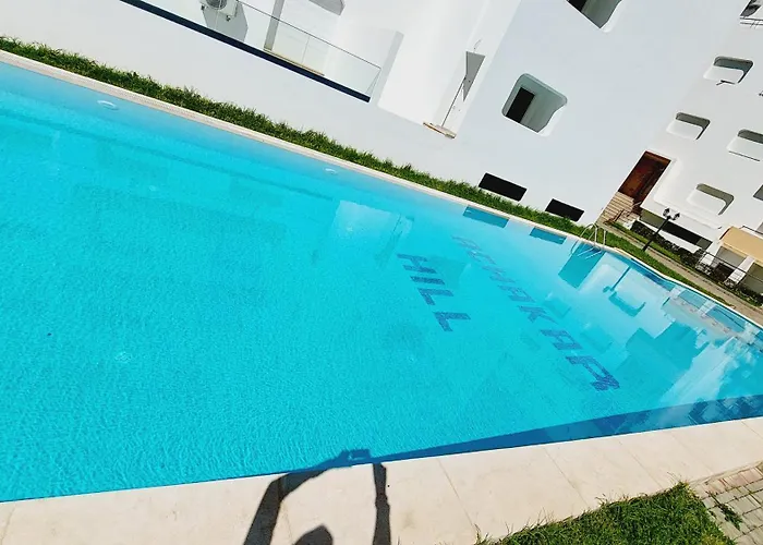 Appartement Avec Piscines, Vue Sur Mer Et Acces A La Plage A Achakar Hill, Tanger.