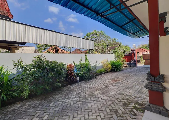 Oyo Life 92838 Kost Ibu Surya
