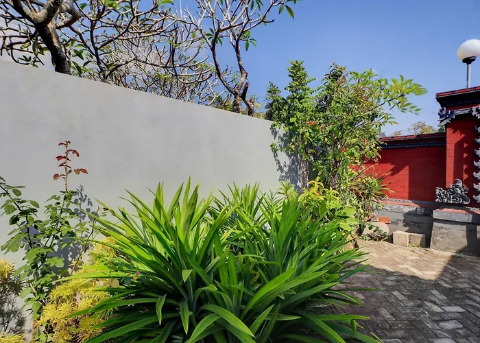 Oyo Life 92838 Kost Ibu Surya