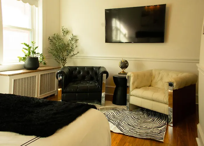 Chateau Connellsville Mcm Minimalist Suite