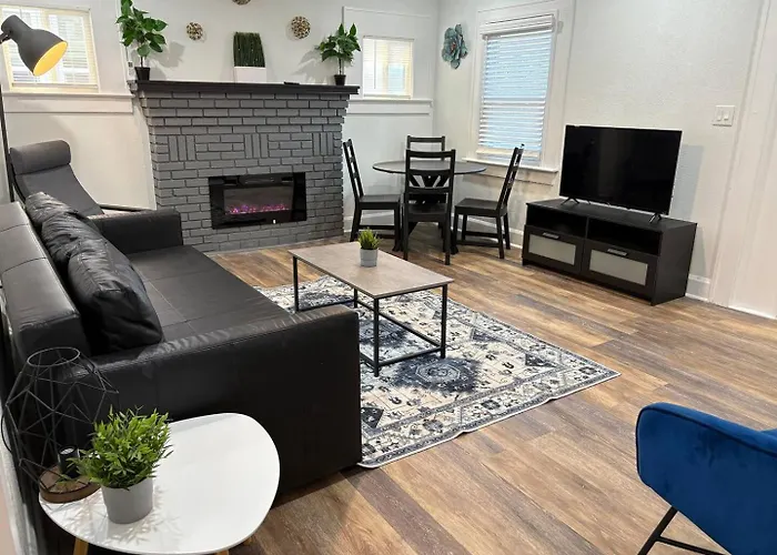 Downtown Hideaway 1-Bedroom Bungalow