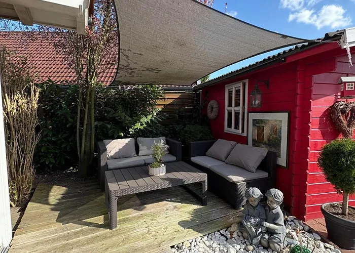 Rotes Ferienhaus im charmanten Schwedenhausviertel