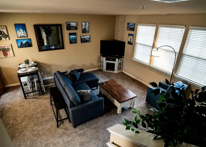Eat-Sleep-Stroll-Repeat! Walkable Midtown 2Br Home