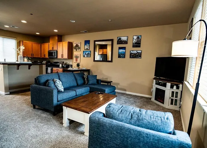 Eat-Sleep-Stroll-Repeat! Walkable Midtown 2Br Home