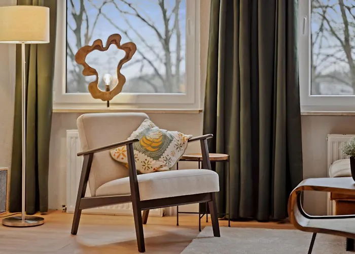 MAISUITES Sperling - Zentrale Ferienwohnung mit Boxspringbett, Kaffeevollautomat, WLAN&seitlichem Seeblick