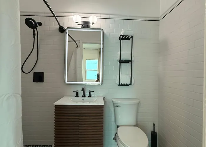 203 - Suites At The George