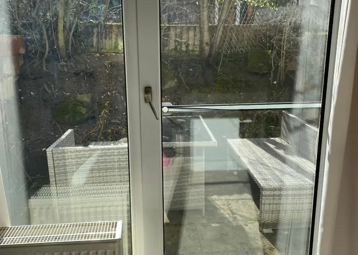 Schöne moderne renovierte Einliegerwohnung mit Terrasse